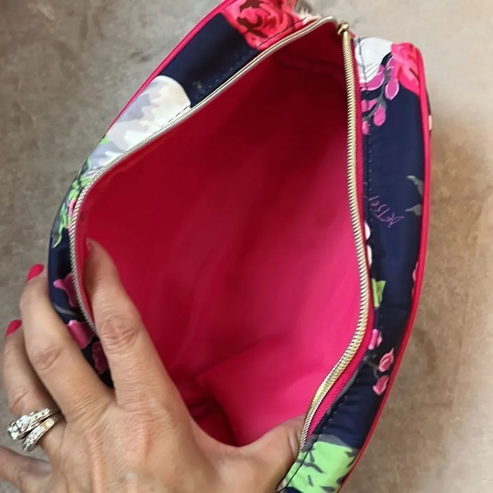 *Betsey Johnson* 💃 Floral Cosmetic Case EUC